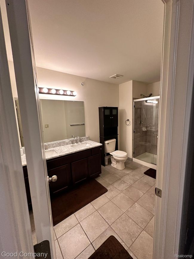 29603 Fox Run Cir, Condo with 3 bedrooms, 2 bathrooms and null parking in Warren MI | Image 10