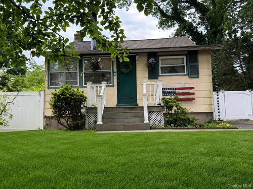15 Kew Dr, Sound Beach, NY, 11789-1714 | Card Image