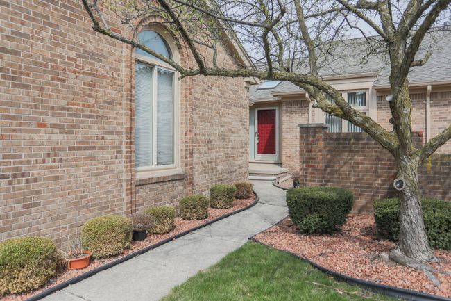 16539 Sarjay Dr, Condo with 2 bedrooms, 2 bathrooms and null parking in Clinton Twp MI | Image 7