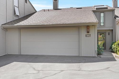 302 Medford Heights Ln, Medford, OR, 97504-7550 | Card Image