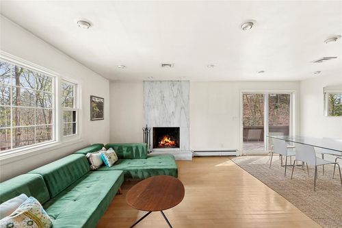 21 Albin St, Glen Cove, NY, 11542-3436 | Card Image