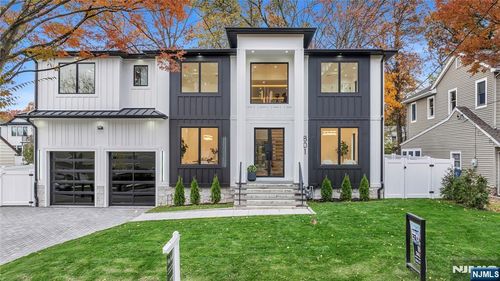 801 Godwin Rd, Paramus, NJ, 07652-3808 | Card Image