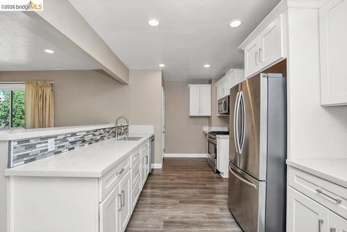 875 Central Ave, Pittsburg, CA, 94565-2727 | Card Image