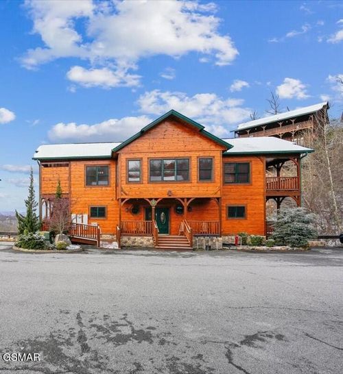 889 Great Smoky Way, Gatlinburg, TN, 37738 | Card Image
