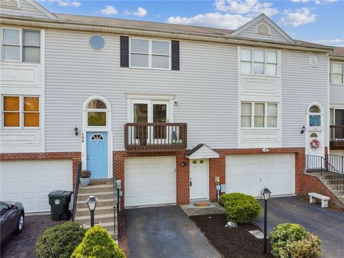 127 Parliament Pl, Pittsburgh, PA, 15236-1677 | Card Image