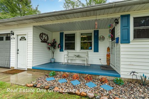 424 Lakewood Dr, East Tawas, MI, 48730-9764 | Card Image