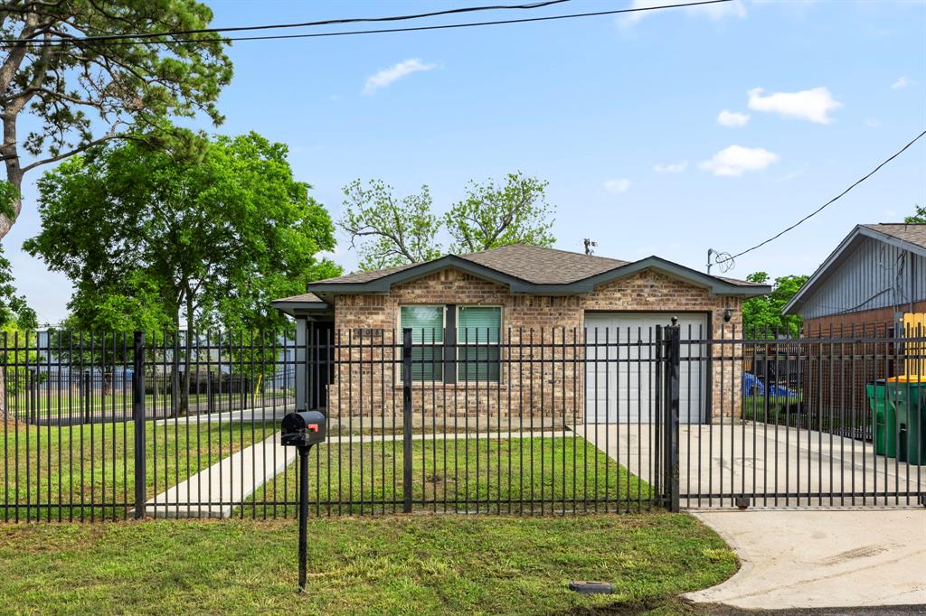 Cleveland St, Baytown, TX 77520