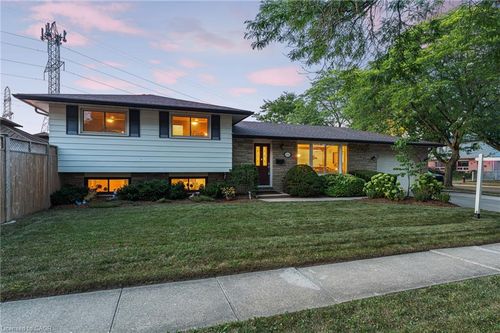 6845 Wilinger St, Niagara Falls, ON, L2J2B5 | Card Image