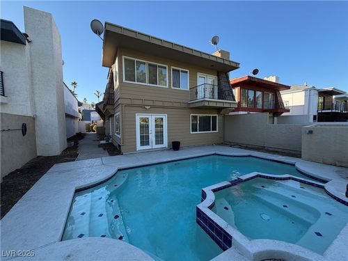 908 Vegas Valley Dr, Las Vegas, NV, 89109-1540 | Card Image