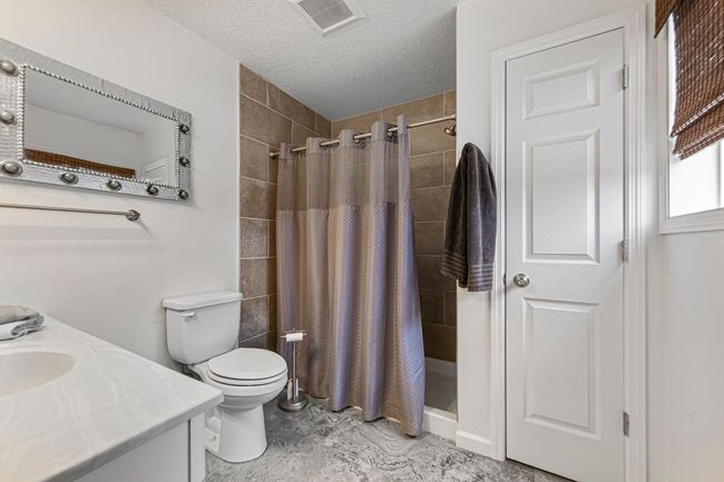 27 Main bathroom.jpg | Image 28