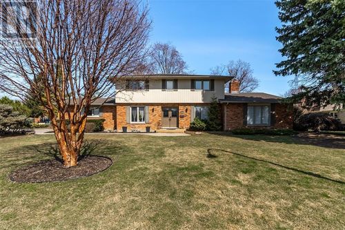 147 Crystal Dr, Chatham, ON, N7M3C8 | Card Image