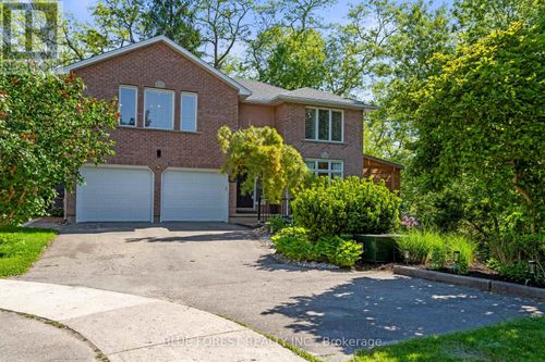 674 Grand View Ave, London, ON, N6K3G6 | Card Image