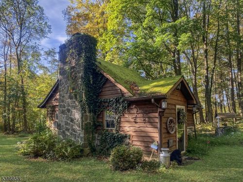 33 Silver Lake Rd, Hardyston, NJ, 07460-1400 | Card Image
