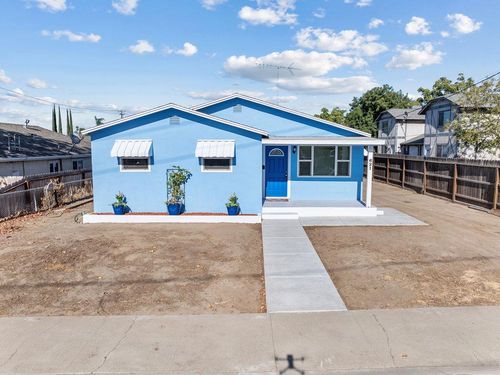 621 Davitt Ave, Oakdale, CA, 95361-3821 | Card Image