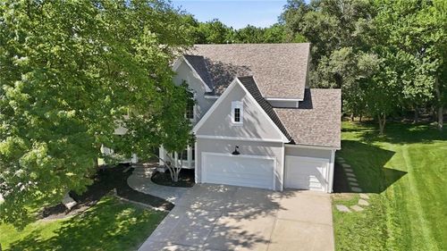 2634 Sw Wintervalley Dr, Lee's Summit, MO, 64081-2592 | Card Image