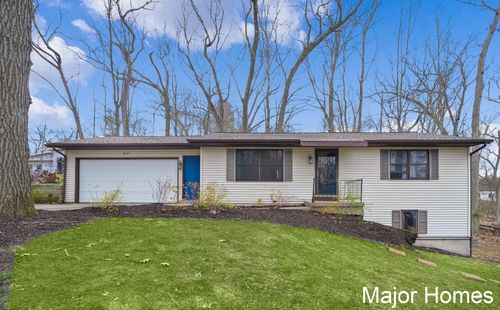 8445 Oakview Ave, Rockford, MI, 49341-9344 | Card Image