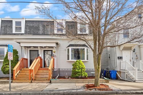 89-89 Blossom St, Chelsea, MA, 02150-1933 | Card Image