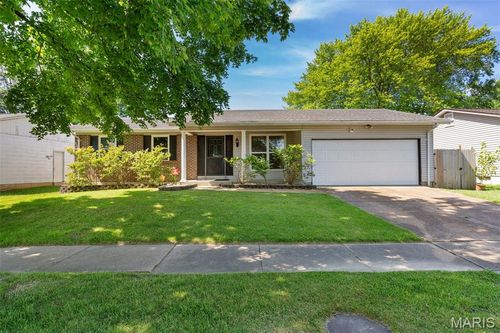 654 Mediterranean Dr, Florissant, MO, 63031-1410 | Card Image