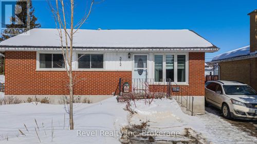 372 Mckenzie Ave, North Bay, ON, P1B7E2 | Card Image