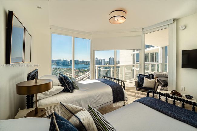 LPH07 - 19333 Collins Ave, Condo with 3 bedrooms, 3 bathrooms and null parking in Sunny Isles Beach FL | Image 21