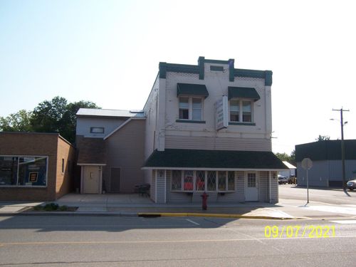 123 S Otter Ave, Parkers Prairie, MN, 56361-4998 | Card Image