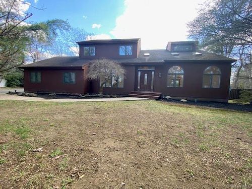 6 Liberty Ln, Miller Place, NY, 11764-3200 | Card Image