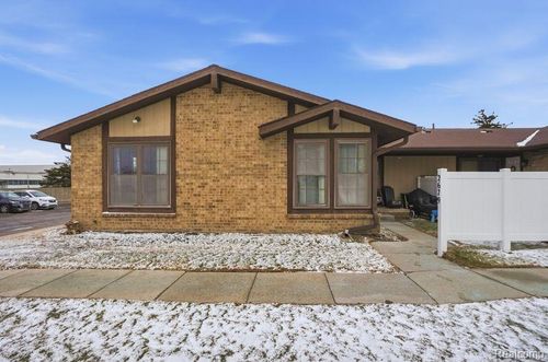 2679 Roundtree Dr, Troy, MI, 48083-2323 | Card Image