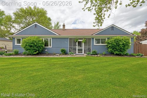 6394 Manson Dr, Waterford, MI, 48329-3034 | Card Image