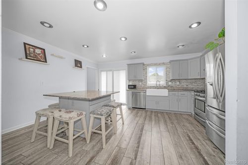 16561 Capri Pl, Roseville, MI, 48066-3720 | Card Image