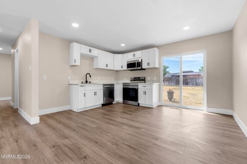 1585 Greenbrae Dr, Sparks, NV, 89431-2901 | Card Image