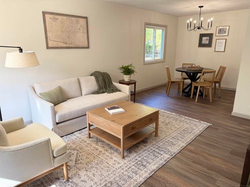 4640 Independence Dr, Clarkston, MI, 48346-3730 | Card Image