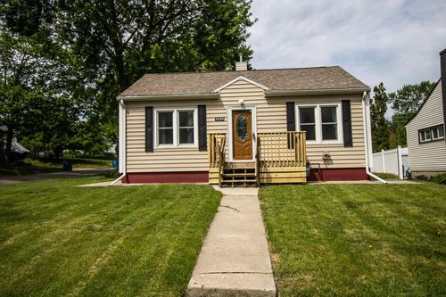 2224 W 7th Street, Waterloo, IA, 50702 | Card Image