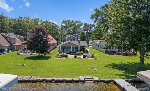 4295 Shoreview Ln, Whitmore Lake, MI, 48189-9746 | Card Image