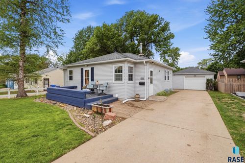 909 S Sneve Ave Avenue, Sioux Falls, SD, 57103-2937 | Card Image