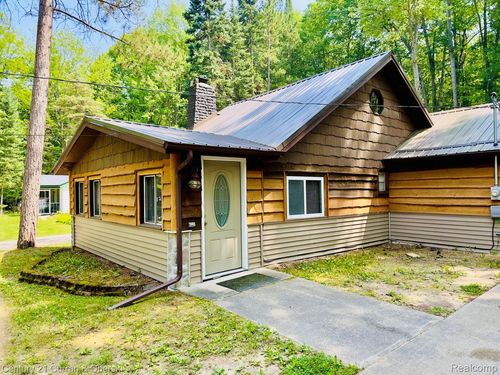 111 Petoskey Dr, Roscommon, MI, 48653-9576 | Card Image