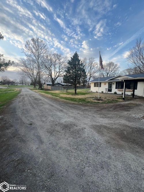 812 Pearson Dr, Keosauqua, IA, 52565-1048 | Card Image