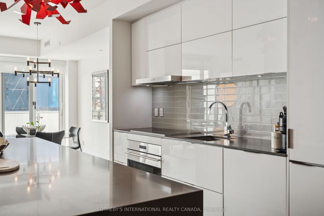 6805 - 1 Bloor St E, Condo with 3 bedrooms, 3 bathrooms and 2 parking in Toronto ON | Image 5