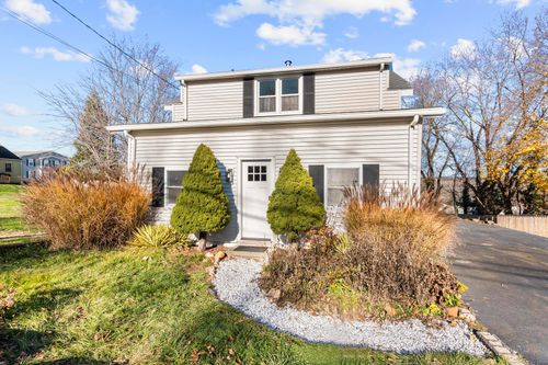 4 Bellview Rd, Branford, CT, 06405-3404 | Card Image