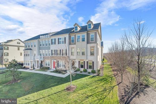 2033 Alder Ln, DUMFRIES, VA, 22026-3057 | Card Image