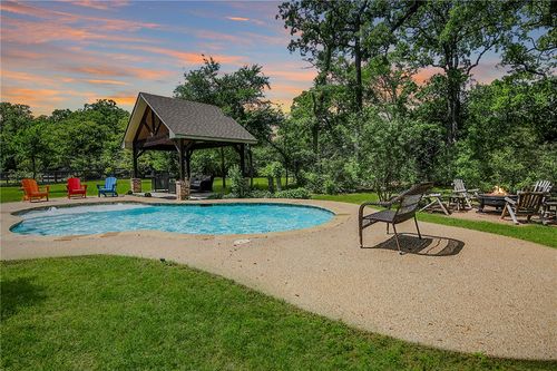 10529 Hampton Ct, Iola, TX, 77861-4848 | Card Image