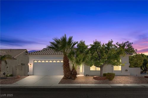 8017 Wedlock Ln, Las Vegas, NV, 89129-5472 | Card Image