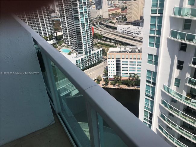 APT-2215 - 41 Se 5 Th St, Condo with 1 bedrooms, 2 bathrooms and null parking in Miami FL | Image 15