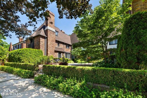40 Cranford Ln, Grosse Pointe, MI, 48230-1515 | Card Image