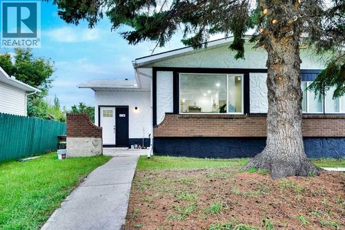 903 Queensland Dr Se, Calgary, AB, T2J5E5 | Card Image