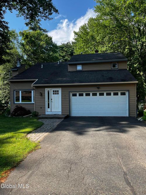3287 E Old State Rd, Schenectady, NY, 12303-5218 | Card Image