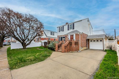 82 Cerenzia Blvd, Elmont, NY, 11003-3631 | Card Image