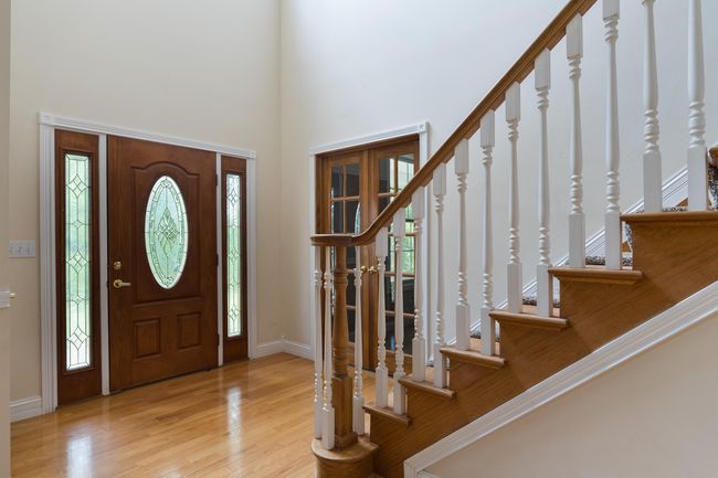 Large, 2 Story Foyer | Image 8