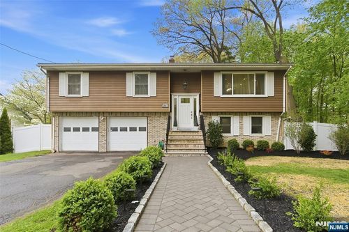 1067 Stasia St, Teaneck, NJ, 07666-4822 | Card Image