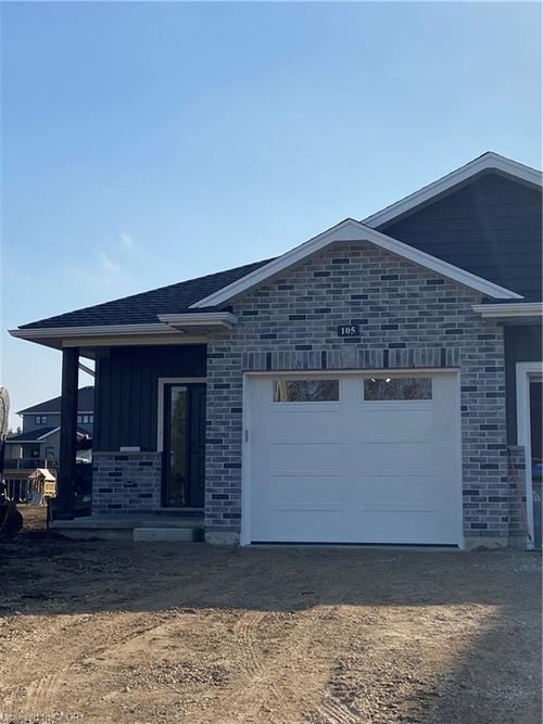 105 Simcoe St, Exeter, ON, N0M1S1 | Card Image