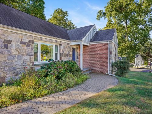 4 Senga Rd, Norwalk, CT, 06854-2521 | Card Image